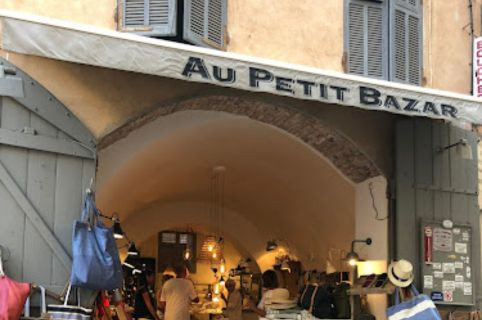 Au Petit Bazar